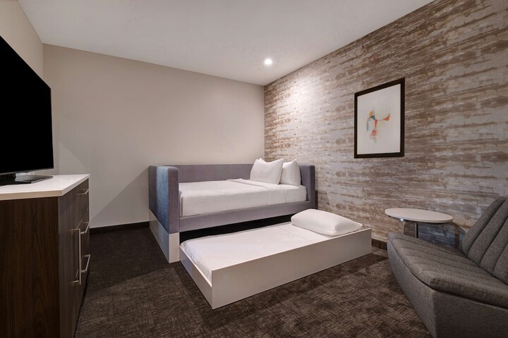 Room 32 of 56