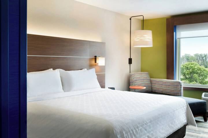 Holiday Inn Express & Suites La Grange by IHG
