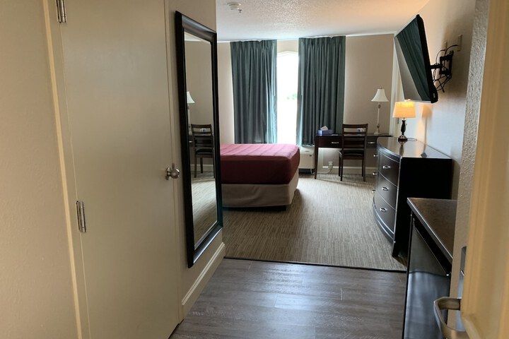 Room 62 of 98