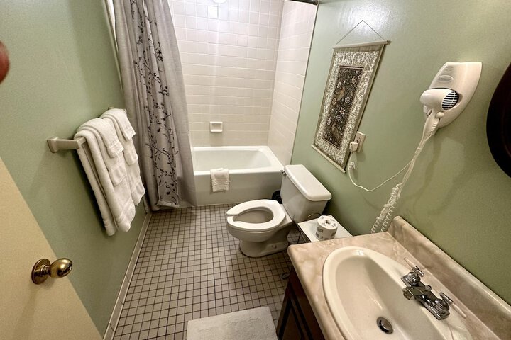 Montague Inn