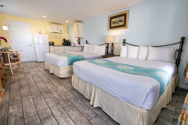Daytona Inn & Suites