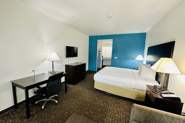 Room 17 of 40