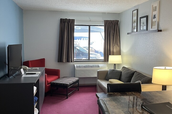 Room 33 of 42