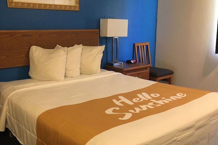 Room 10 of 23