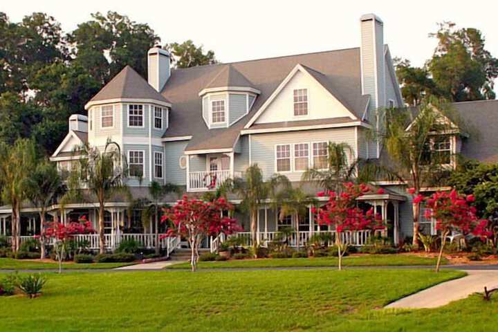 Heron Cay Lakeview Bed & Breakfast Inn