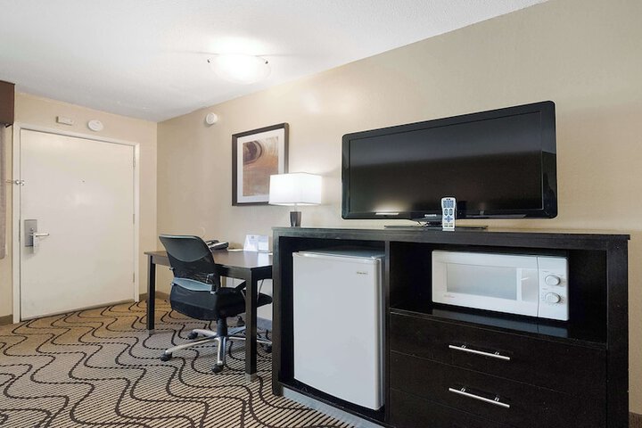 Room 10 of 31