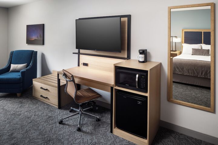 Room 16 of 40