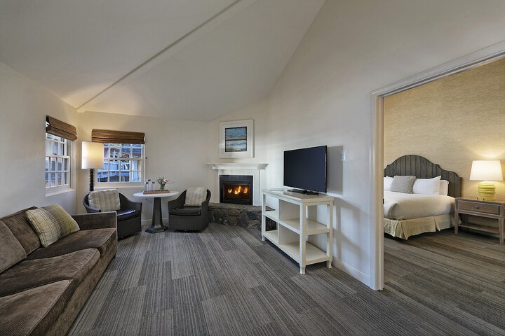 Room 30 of 48