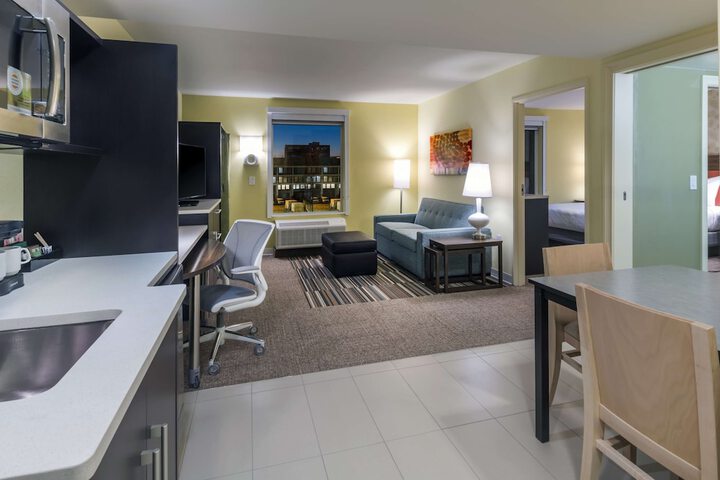 Room 25 of 46
