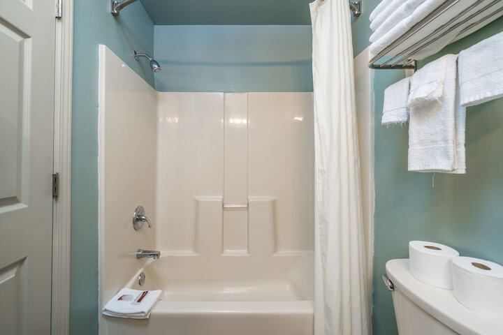 The Hamilton - Lakefront & Studio Suites Hot Springs