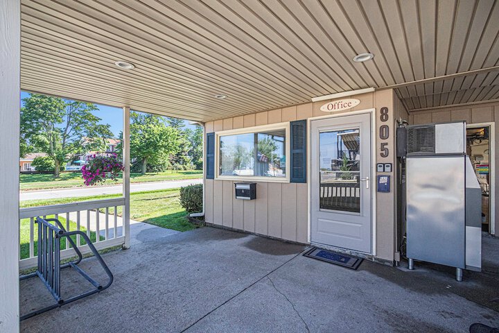 Ludington Pier House