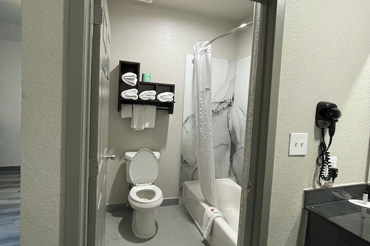 Room 32 of 52