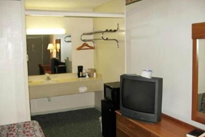 Room 13 of 17