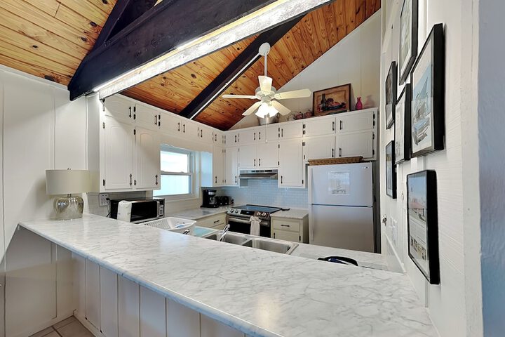 Cozy Cottage by Distinctive Beach Rentals