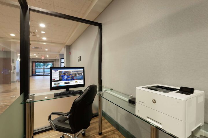 Business Center 32 of 33