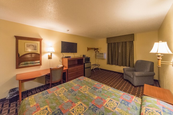 Room 10 of 19