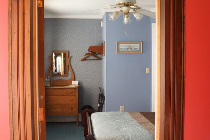 Reynolds House Inn & Motel