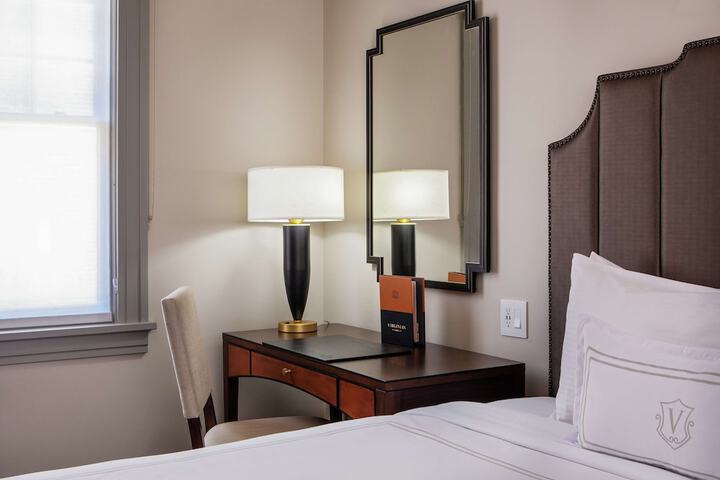 Room 48 of 68