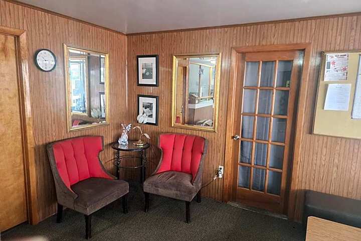 First Inn by OYO Quinter Hwy 70