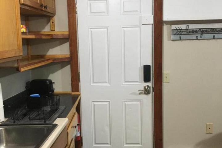 Just Like Being at Home- Newly Renovated Unit