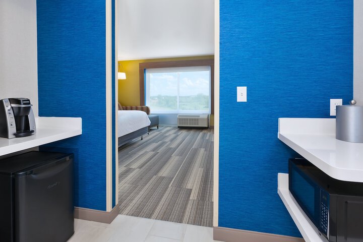 Room 27 of 34