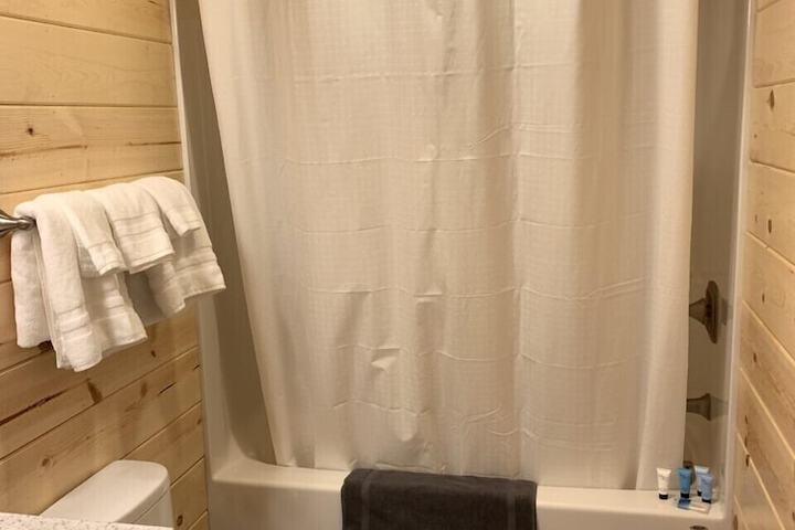 Room 27 of 48
