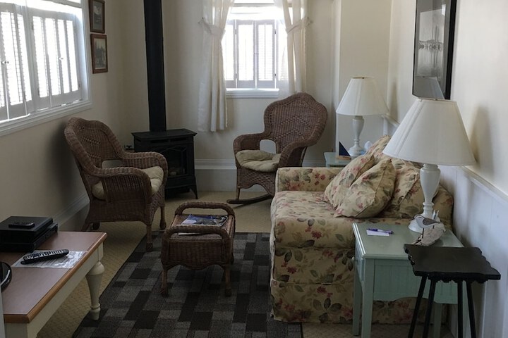 Camden Riverhouse Hotel