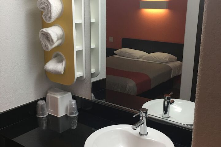 Room 21 of 46