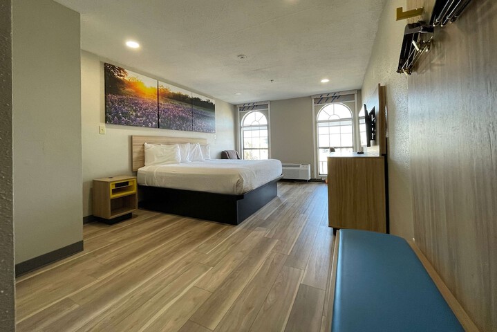 Room 18 of 25