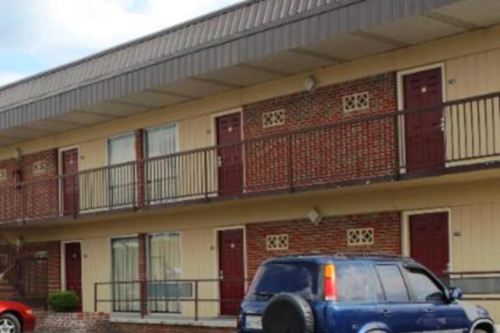 Speedway Inn