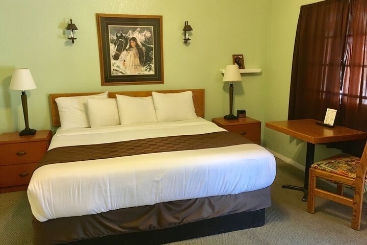 Room 27 of 61