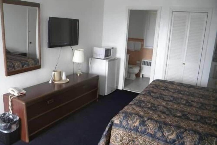 Room 10 of 11