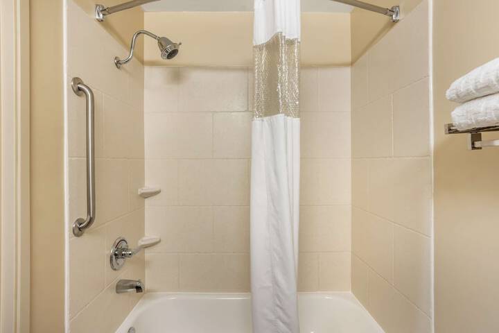 Best Western Plus University Park Inn & Suites