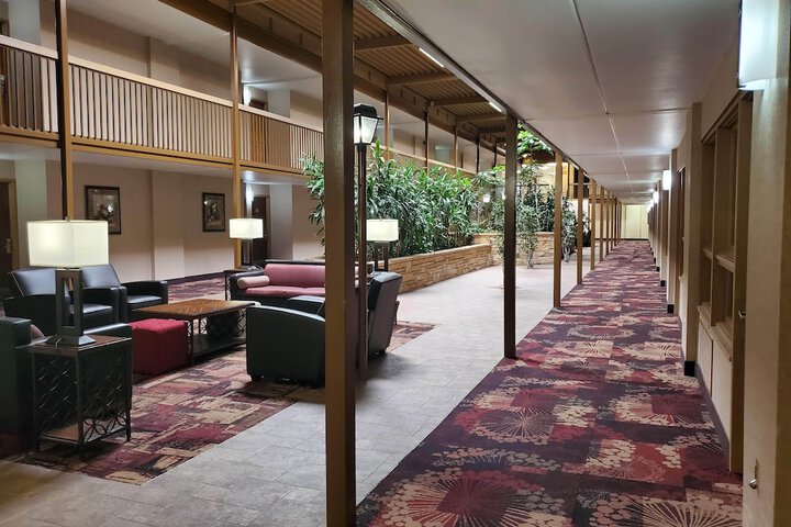 Hotel Exterior 44 of 47