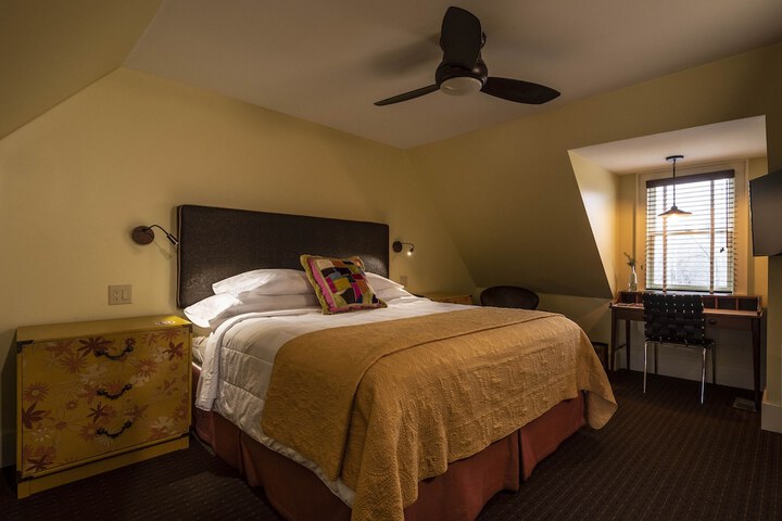 Room 151 of 335