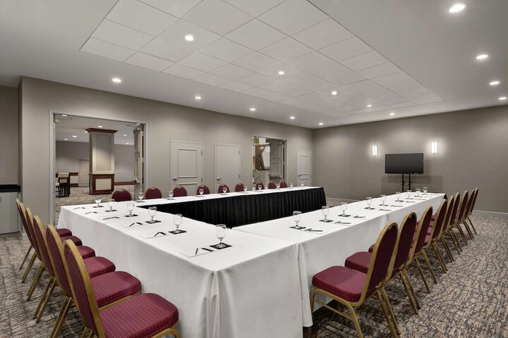 Embassy Suites by Hilton Cleveland Rockside