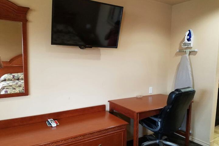 Room 11 of 30