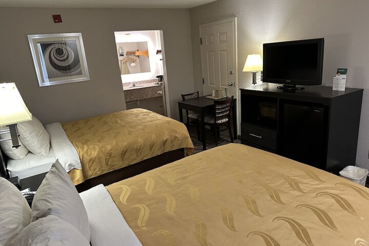 Room 26 of 40