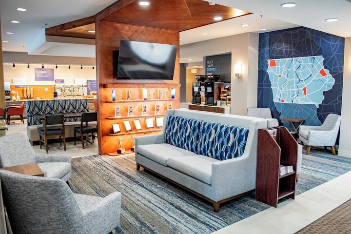 Holiday Inn Express and Suites Mason City by IHG