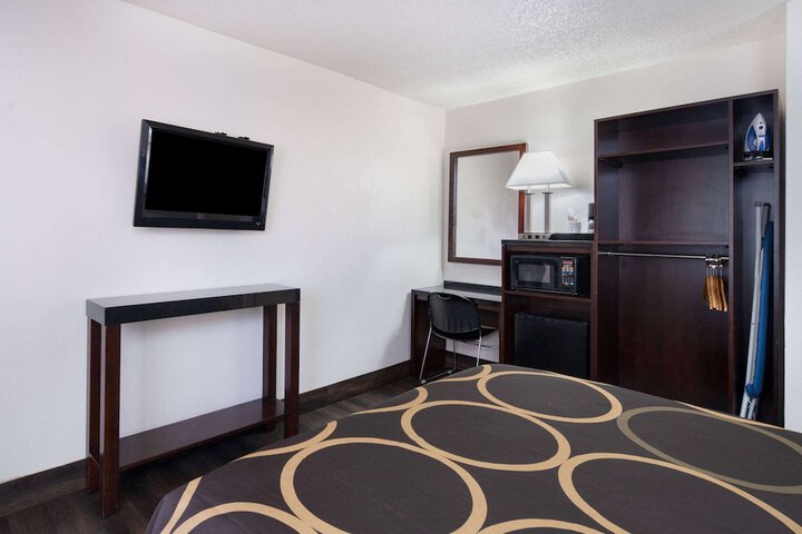 Room 13 of 43