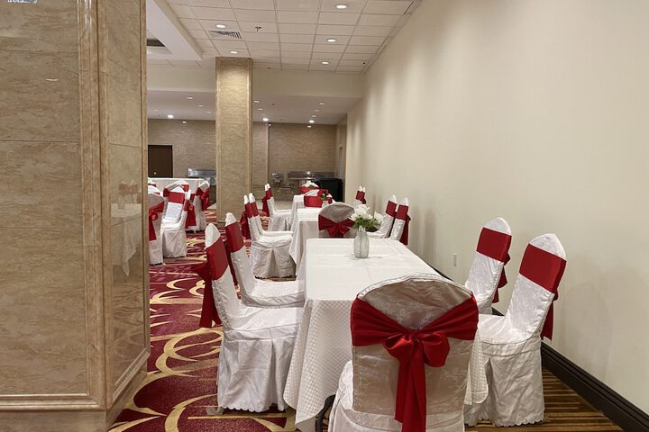 Ballroom/Hall 70 of 84