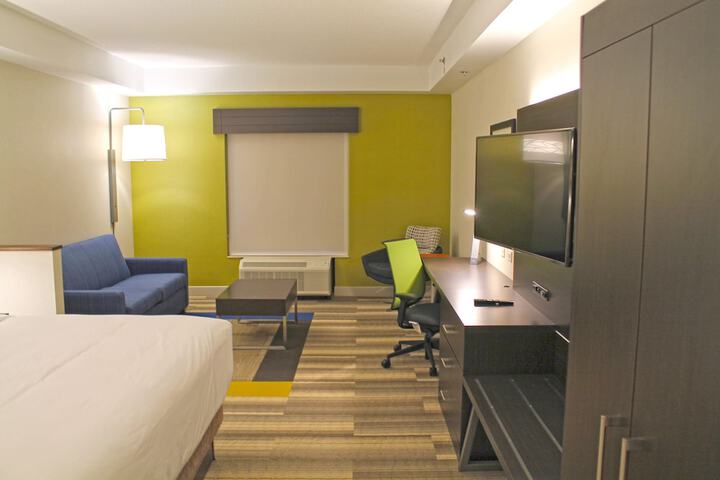 Room 35 of 63