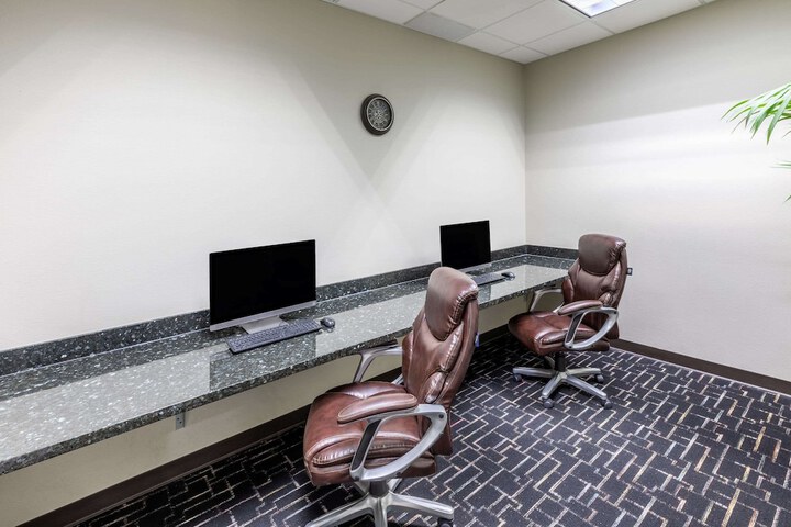Business Center 66 of 66