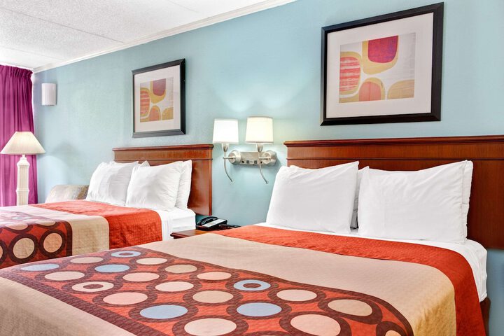 Room 16 of 25