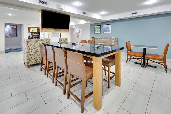Holiday Inn Express Hotel & Suites Scottsbluff-Gering by IHG