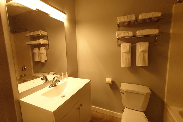 Room 4 of 6