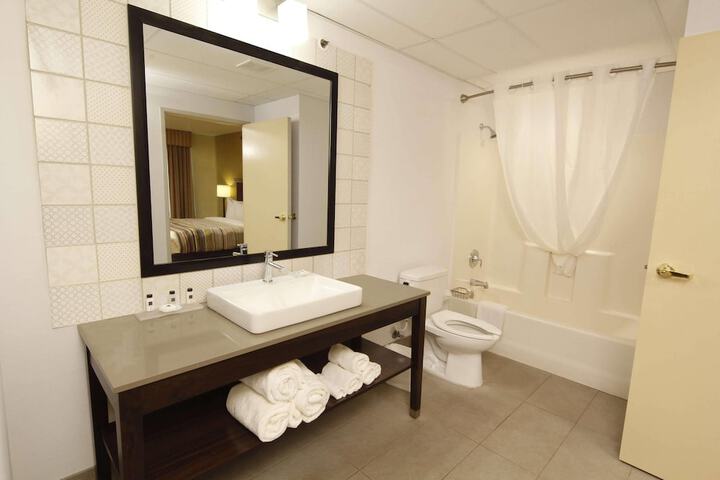 Country Inn & Suites by Radisson Crystal Lake, IL