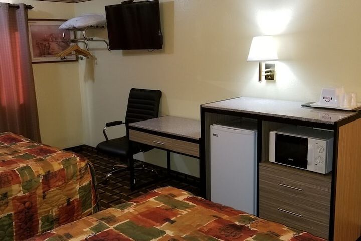 Room 27 of 38
