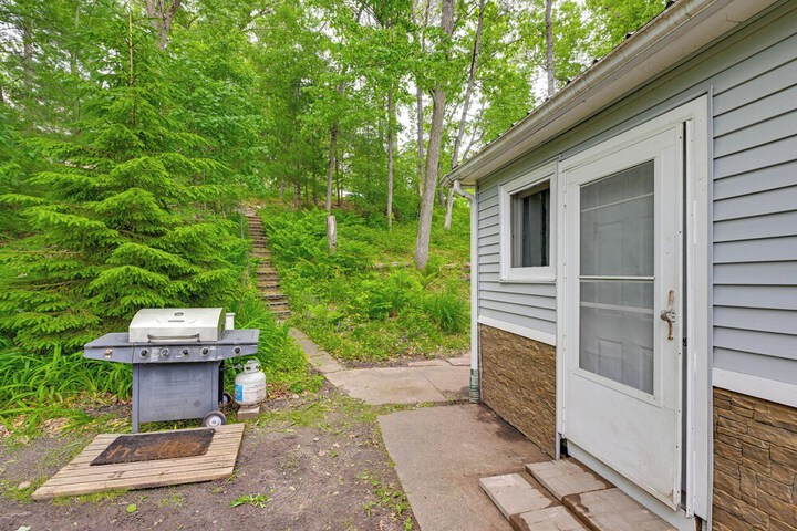 Lakefront Cabin w / Fire Pit Dock, & Boat Rental
