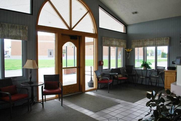 Fleetwood Inn & Suites